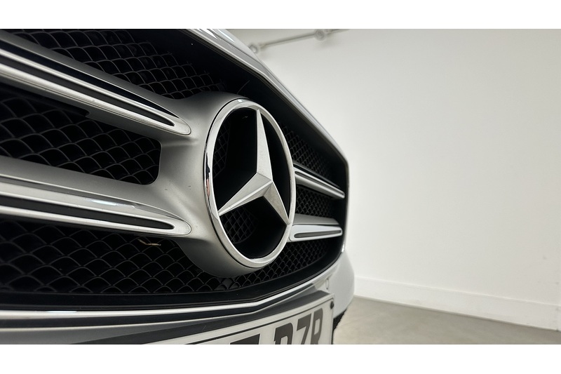 Mercedes-Benz E Class E220d SE - U3016