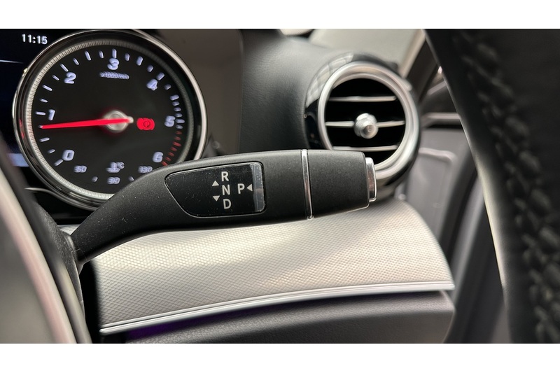 Mercedes-Benz E Class E220d SE - U3016