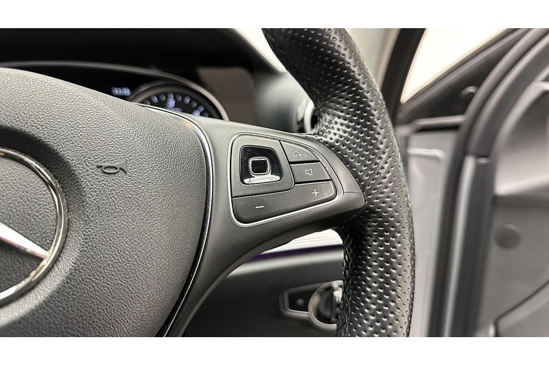 Mercedes-Benz E Class E220d SE - U3016