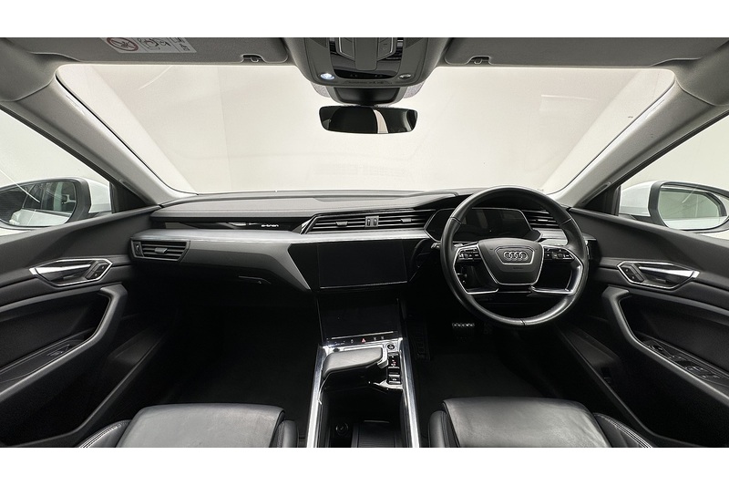 Audi e-tron Sport - U3037