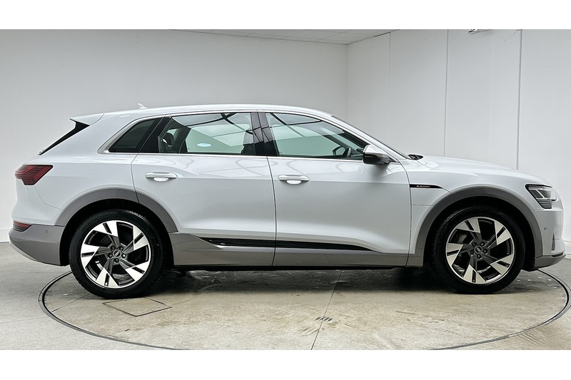 Audi e-tron Sport - U3037