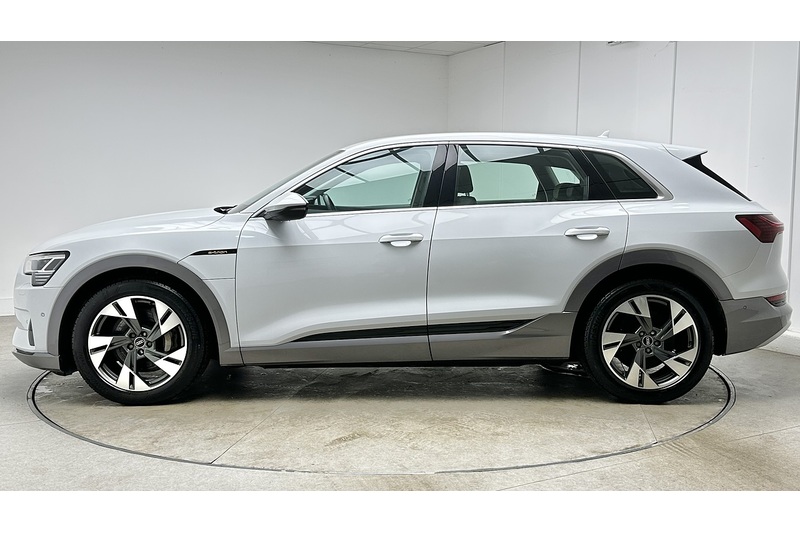 Audi e-tron Sport - U3037