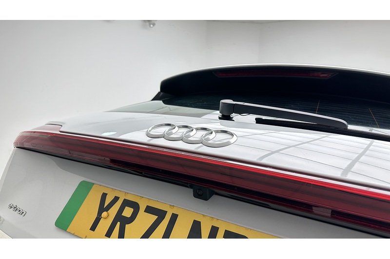 Audi e-tron Sport - U3037