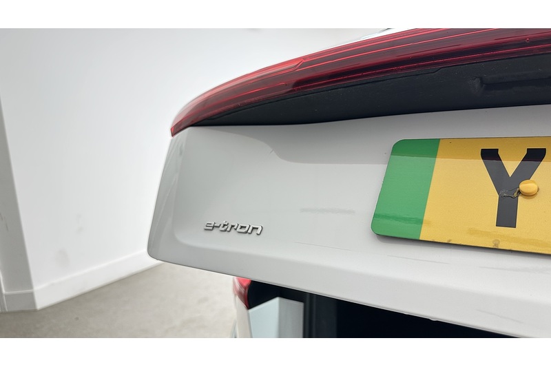 Audi e-tron Sport - U3037