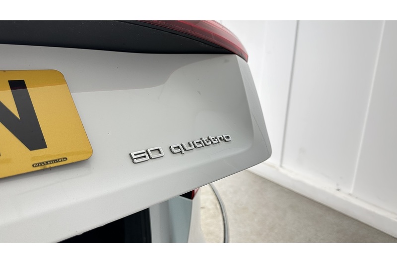 Audi e-tron Sport - U3037