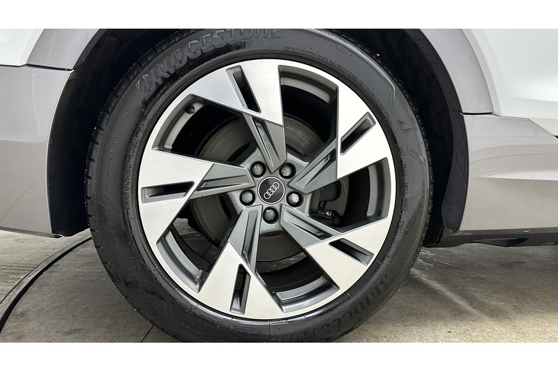 Audi e-tron Sport - U3037