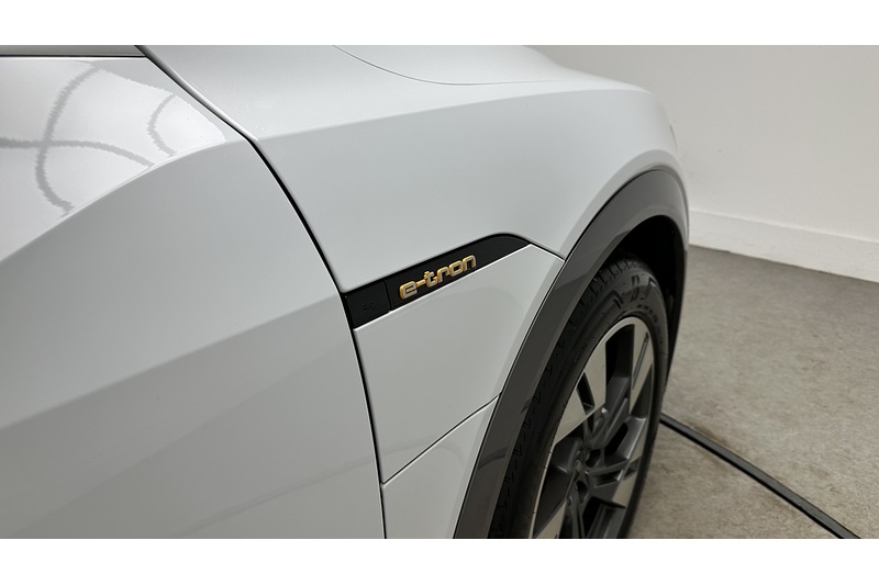 Audi e-tron Sport - U3037