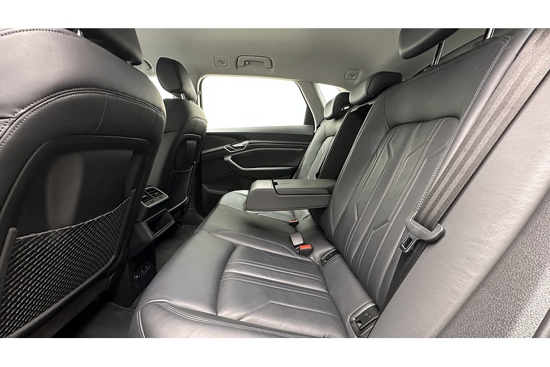 Audi e-tron Sport - U3037