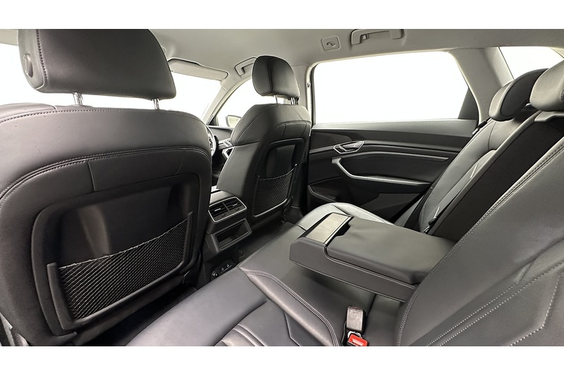 Audi e-tron Sport - U3037