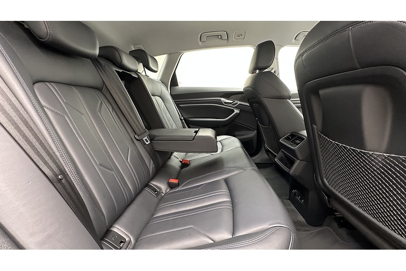 Audi e-tron Sport - U3037