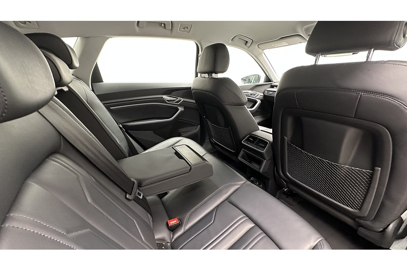 Audi e-tron Sport - U3037