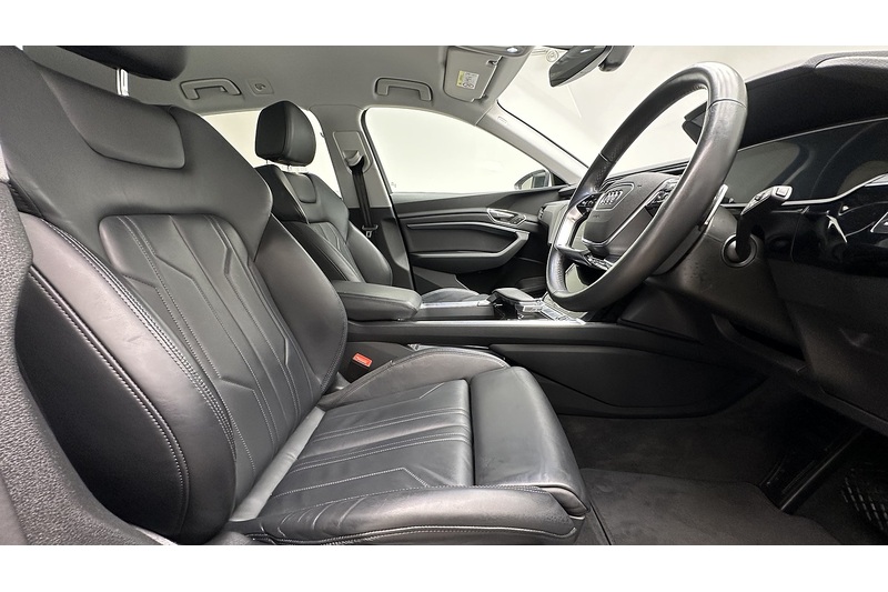Audi e-tron Sport - U3037
