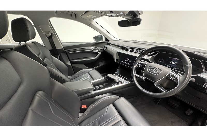 Audi e-tron Sport - U3037