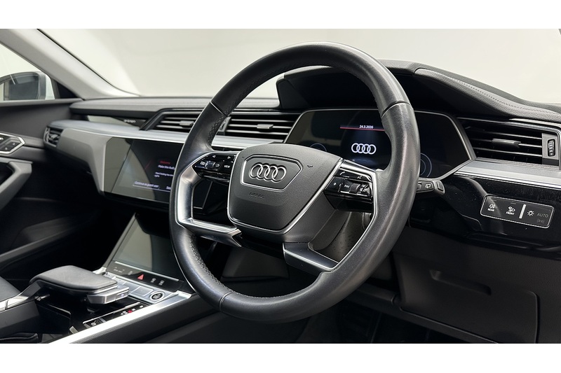 Audi e-tron Sport - U3037