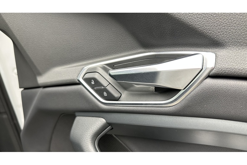 Audi e-tron Sport - U3037