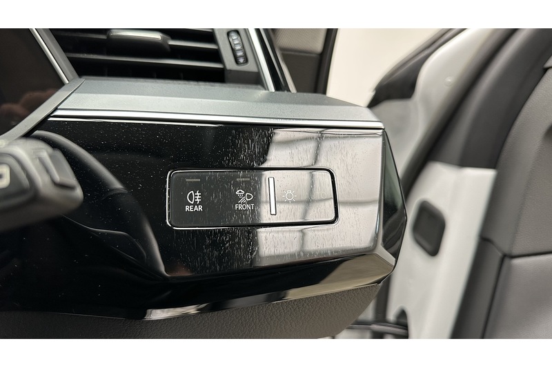 Audi e-tron Sport - U3037