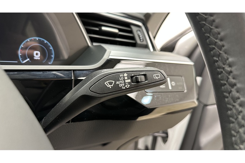 Audi e-tron Sport - U3037