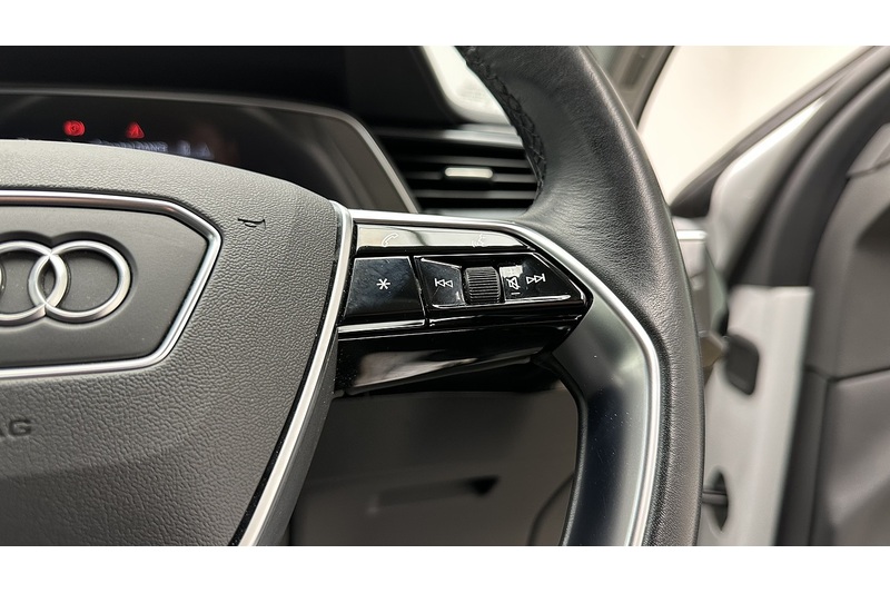 Audi e-tron Sport - U3037