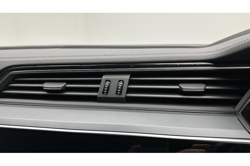 Audi e-tron Sport - U3037