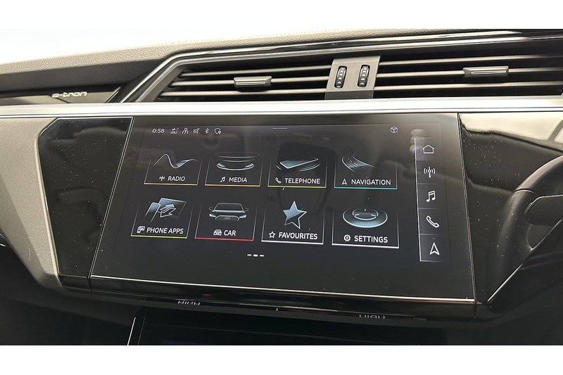 Audi e-tron Sport - U3037