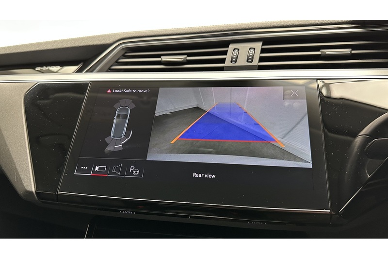 Audi e-tron Sport - U3037