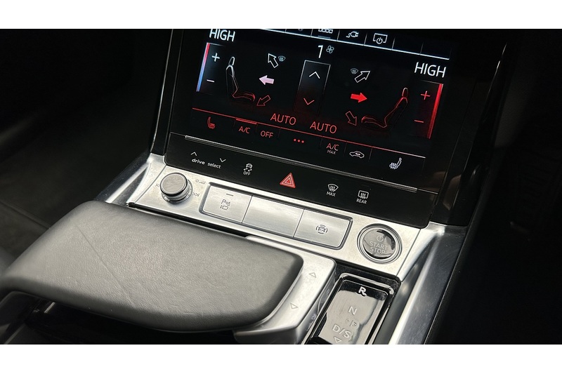 Audi e-tron Sport - U3037