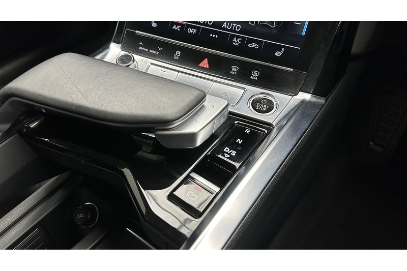 Audi e-tron Sport - U3037