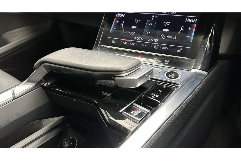 Audi e-tron Sport - U3037