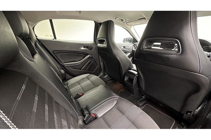 Mercedes-Benz GLA GLA180 Urban Edition - U3043