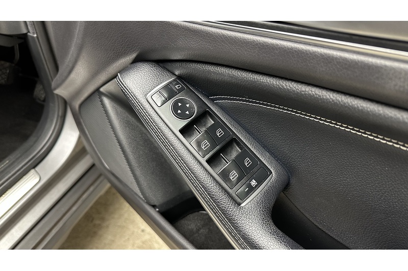 Mercedes-Benz GLA GLA180 Urban Edition - U3043