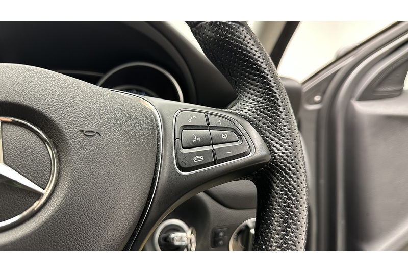 Mercedes-Benz GLA GLA180 Urban Edition - U3043