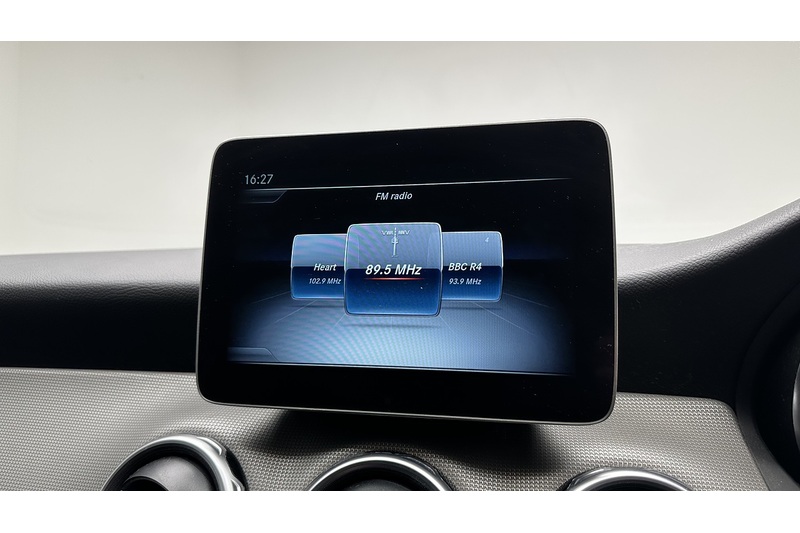 Mercedes-Benz GLA GLA180 Urban Edition - U3043