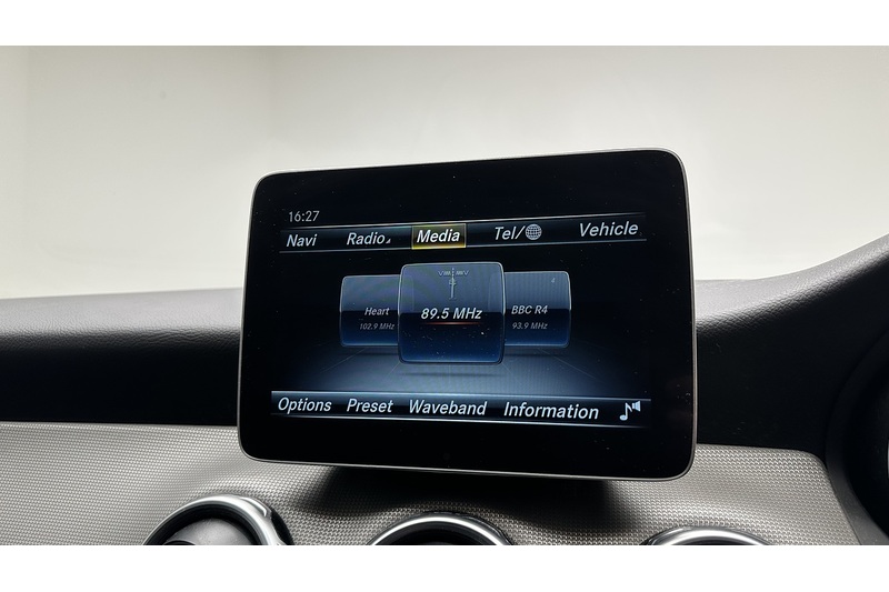 Mercedes-Benz GLA GLA180 Urban Edition - U3043