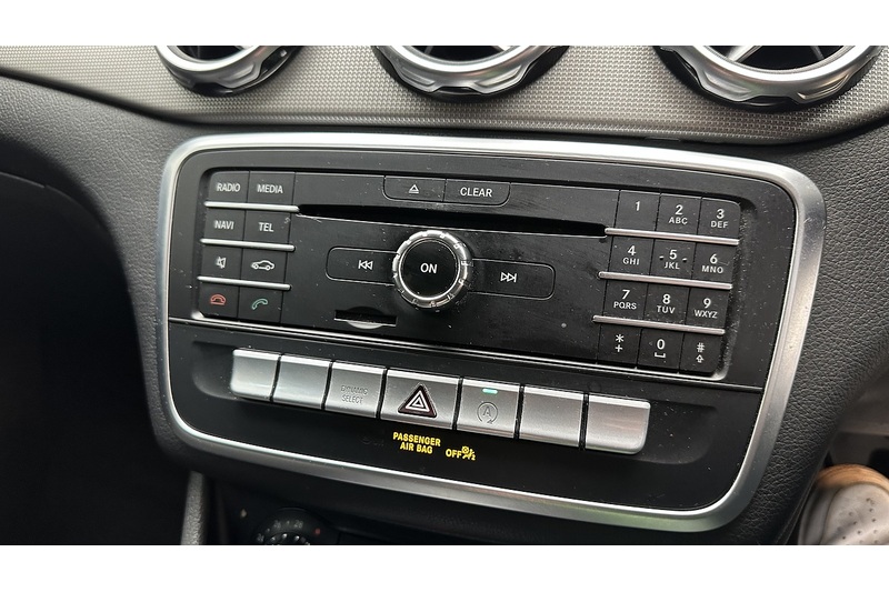 Mercedes-Benz GLA GLA180 Urban Edition - U3043