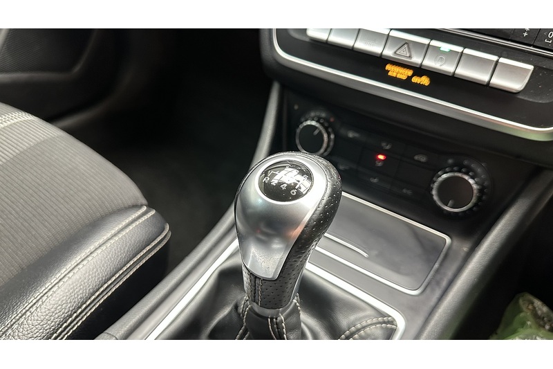 Mercedes-Benz GLA GLA180 Urban Edition - U3043