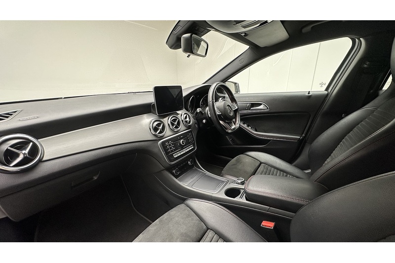 Mercedes-Benz GLA GLA200 AMG Line - U3054