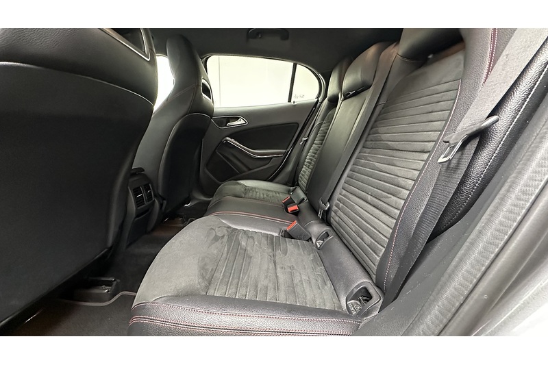 Mercedes-Benz GLA GLA200 AMG Line - U3054