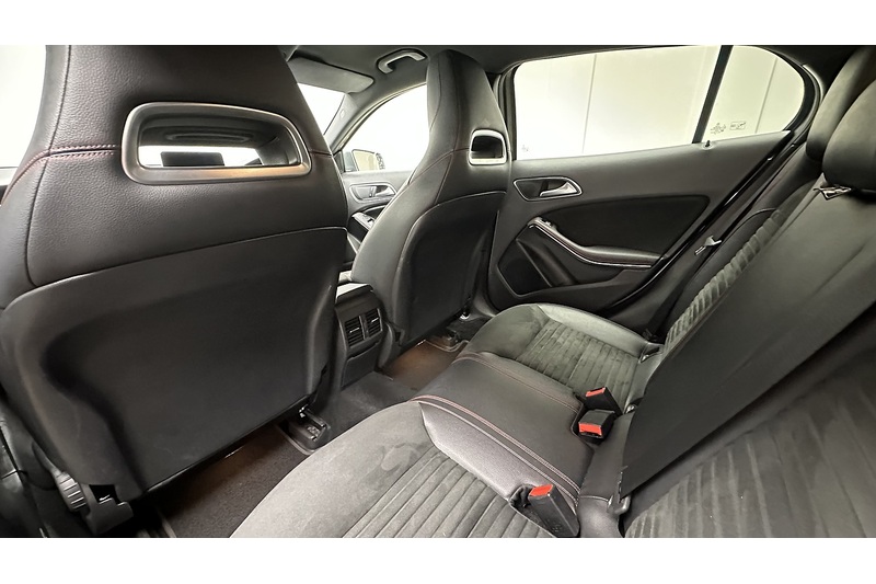 Mercedes-Benz GLA GLA200 AMG Line - U3054