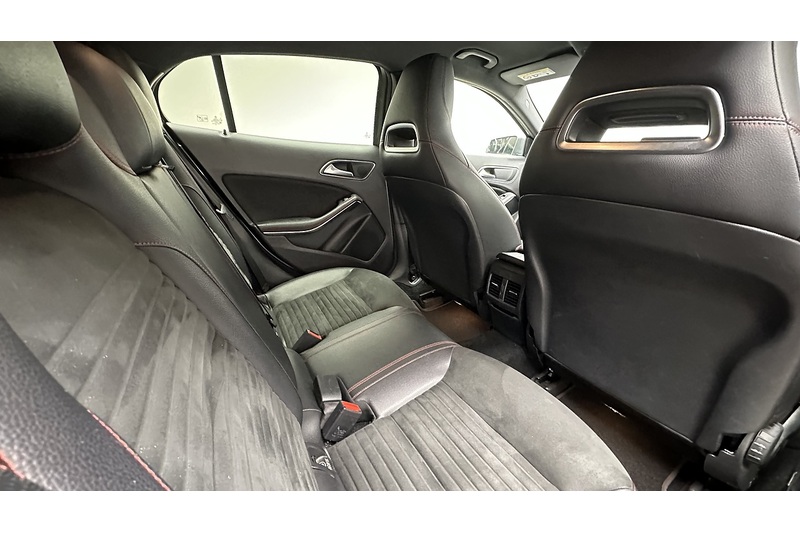 Mercedes-Benz GLA GLA200 AMG Line - U3054