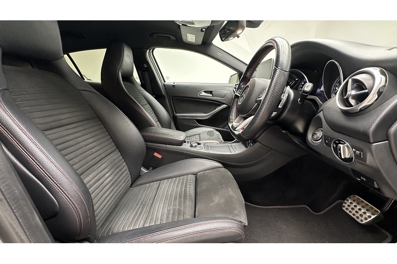 Mercedes-Benz GLA GLA200 AMG Line - U3054