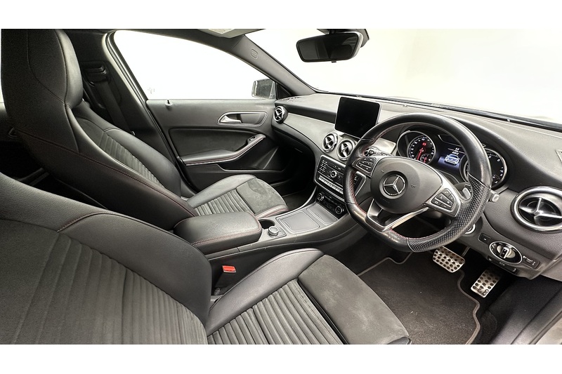 Mercedes-Benz GLA GLA200 AMG Line - U3054