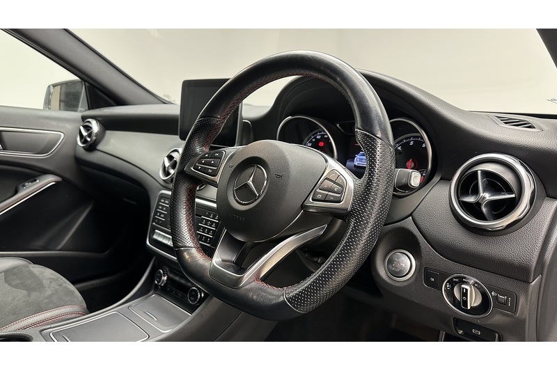 Mercedes-Benz GLA GLA200 AMG Line - U3054
