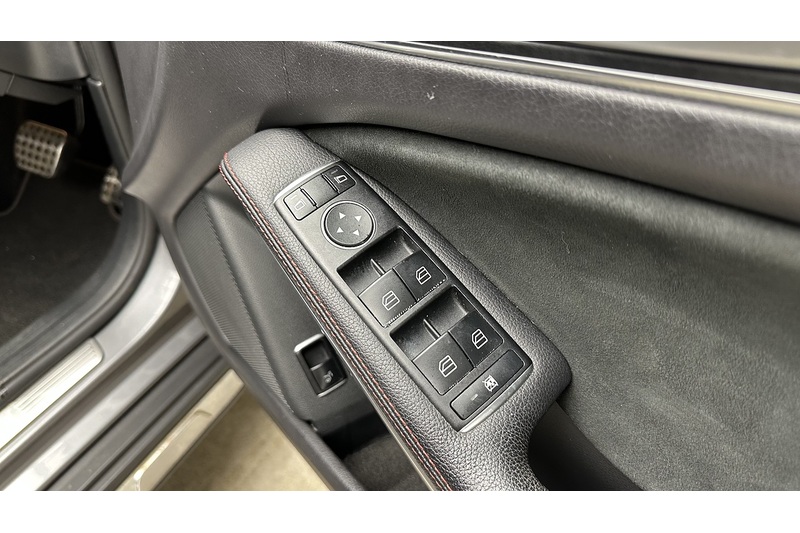 Mercedes-Benz GLA GLA200 AMG Line - U3054