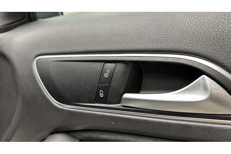 Mercedes-Benz GLA GLA200 AMG Line - U3054