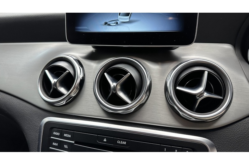 Mercedes-Benz GLA GLA200 AMG Line - U3054