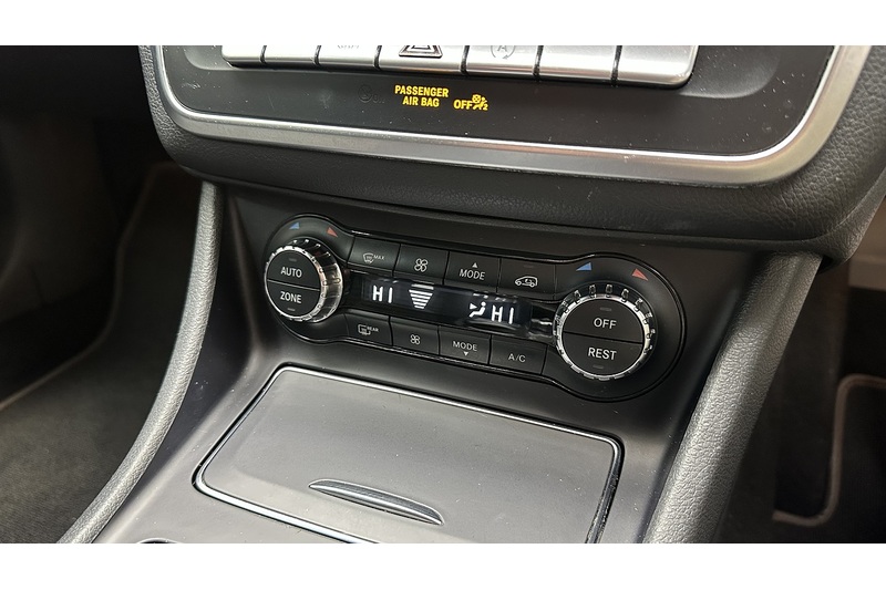 Mercedes-Benz GLA GLA200 AMG Line - U3054