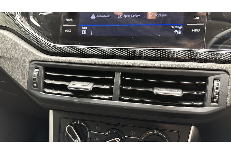 Volkswagen Polo Life - U3073