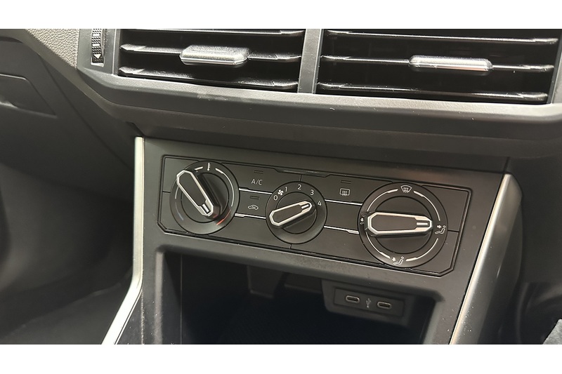 Volkswagen Polo Life - U3073