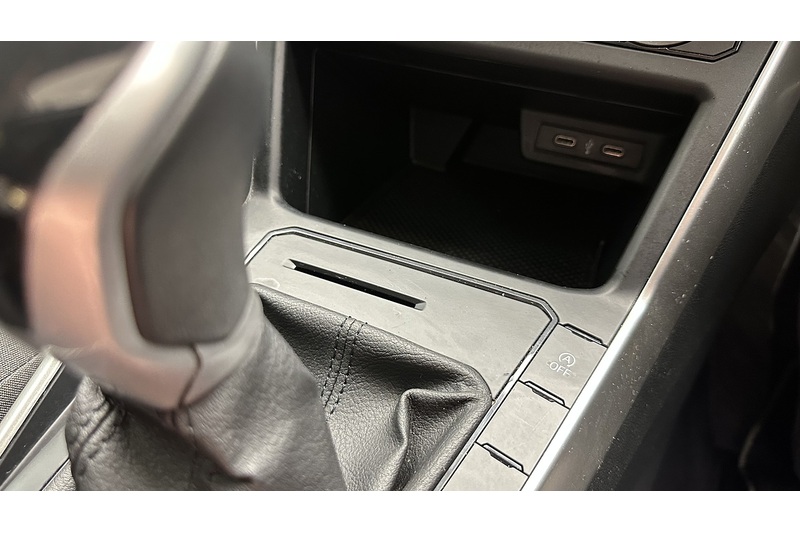 Volkswagen Polo Life - U3073