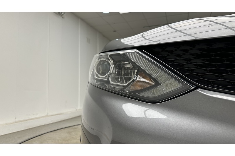 Nissan Qashqai DIG-T Tekna - U3077